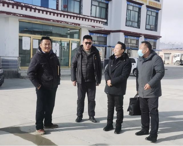 县委副书记县长图登佩杰深入格达乡调研指导工作