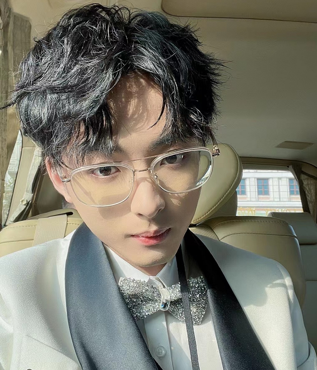 粉丝熬夜看赖神直播,躲过煤气中毒,救了一家人,感谢连败的赖神