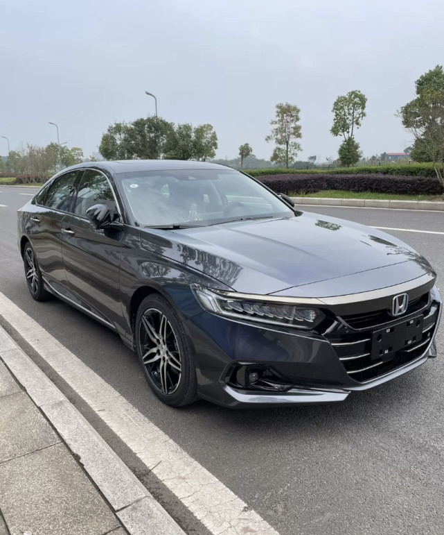 优惠13万入手混动雅阁百公里油耗48升这几个缺点挺想吐槽