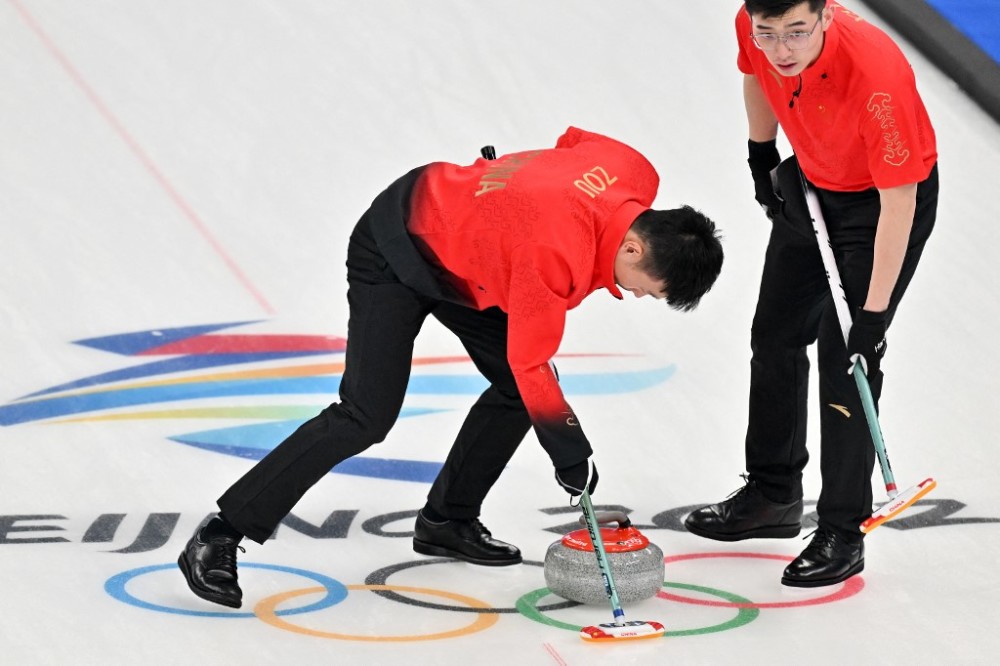 冬奥冰壶前瞻中国女队一日双赛男队战俄奥队争首胜