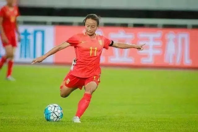 女足的未来之星,2012年她的教练把她送到恒大皇马足校学习,由于张琳艳