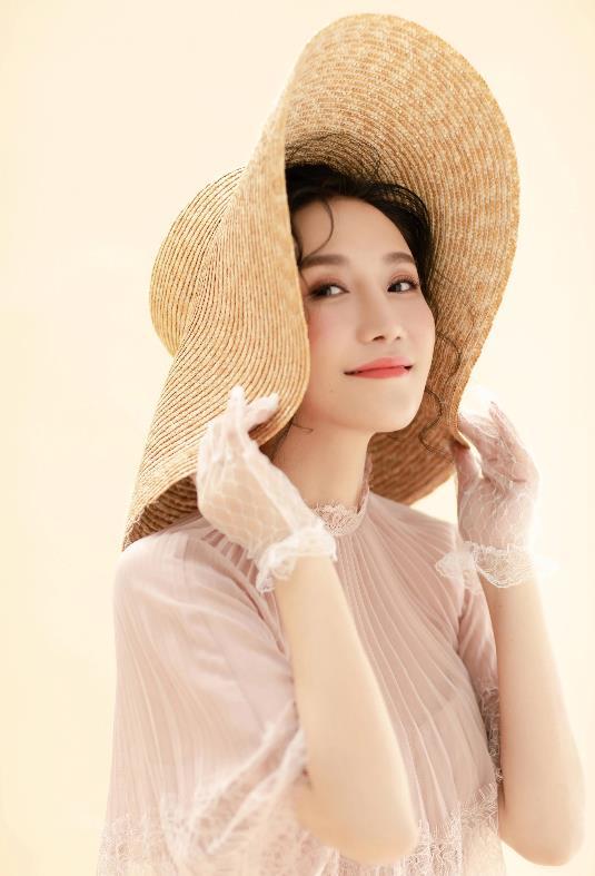 荧幕女神王黎雯:巅峰时下嫁杨烁后,她的牺牲远比我们想得多_腾讯新闻