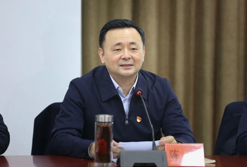 陈敏主持市委理论学习中心组新春第一课时强调传承红色