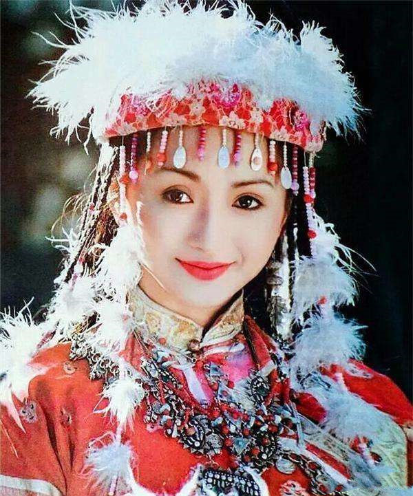 史上真实的香妃,二婚入宫牌子被翻掉漆,死后乾隆为她罢朝三天