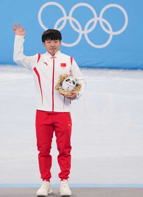 全民的小儿子李文龙11岁进队21岁拿到冬奥会奖牌