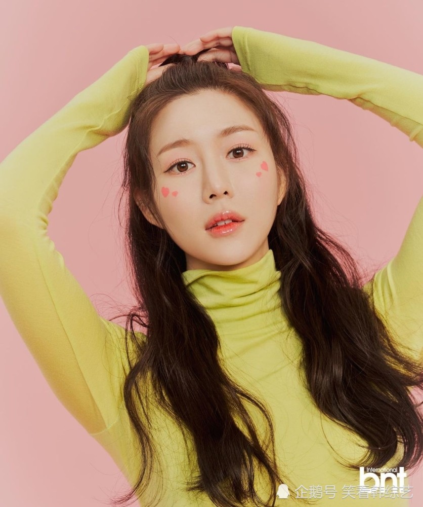 演员李多仁时尚杂志画报被公开预告了今年努力工作的步伐