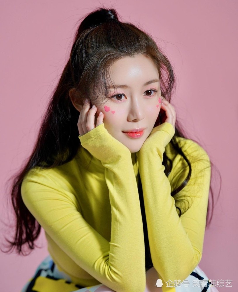 演员李多仁时尚杂志画报被公开预告了今年努力工作的步伐