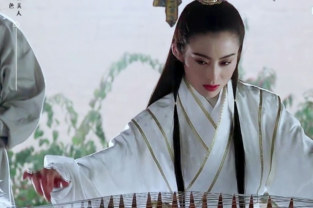 当初张敏饰演的赵敏和李连杰配合的天衣无缝,李连杰的很刚,张敏很柔