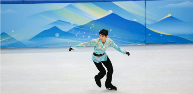 羽生結弦衝擊三連冠太厲害穿湖光藍造型驚豔亮相貴公子氣場不可擋