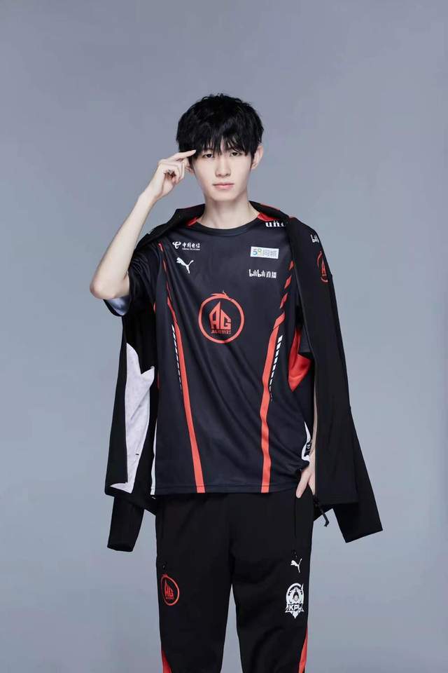 ag超玩会一诺被喷到没自信张角为了战队不要久诚和猫神刺痛直言老将很