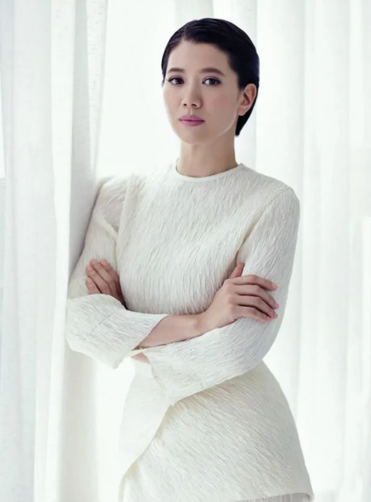 袁咏仪新剧播出身材壮士腰部圆润被称老态十足气质不如宋佳