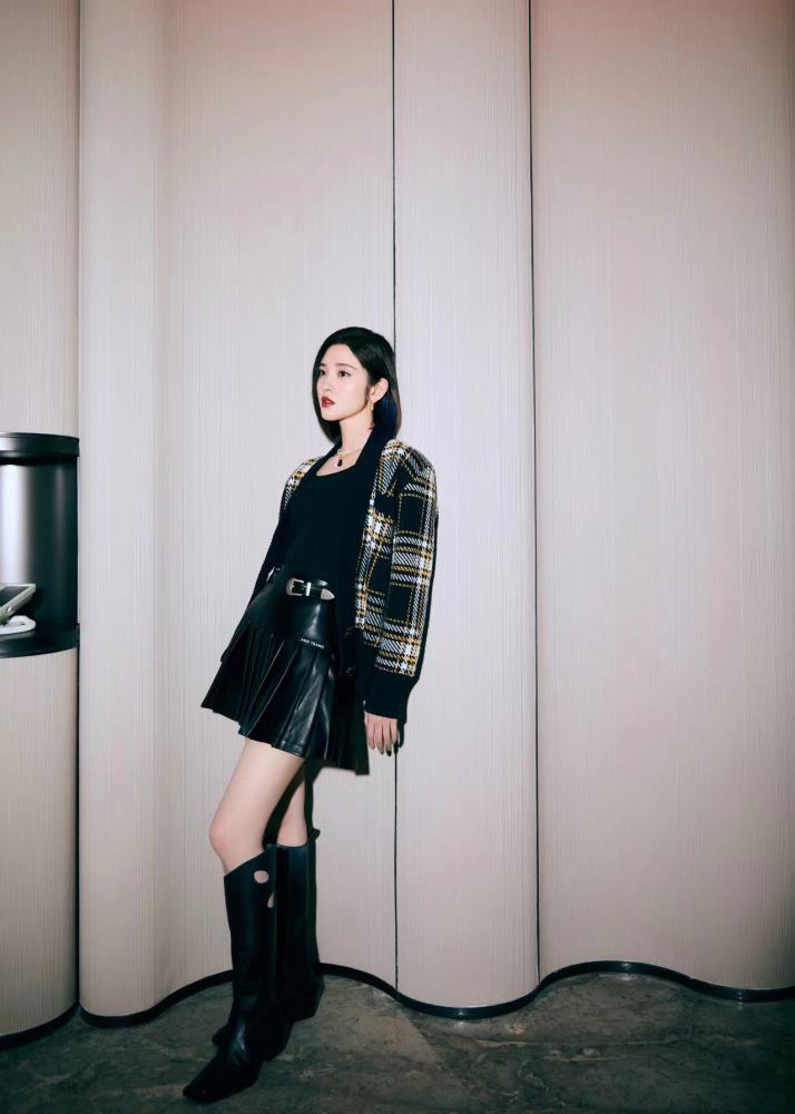 唐艺昕经典色系穿搭又帅又酷看似简单其实很高级