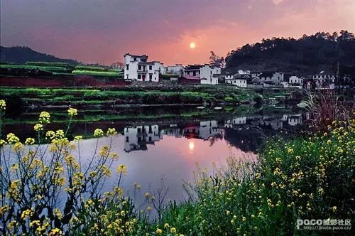 乘高铁到婺源,中午接站,在县城找家餐馆中餐后,前往月亮湾拍摄,石门村