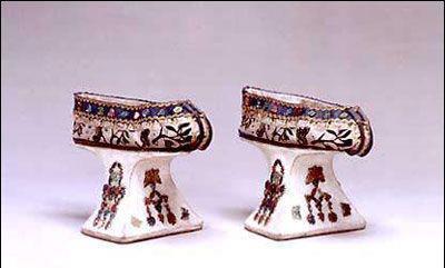 明朝皇后墓室出土一双高跟鞋专家大有来头