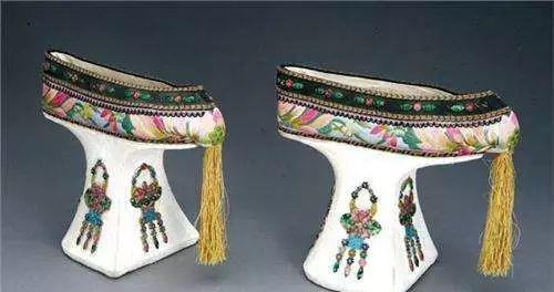 明朝皇后墓室,出土一双高跟鞋,专家:大有来头_腾讯新闻