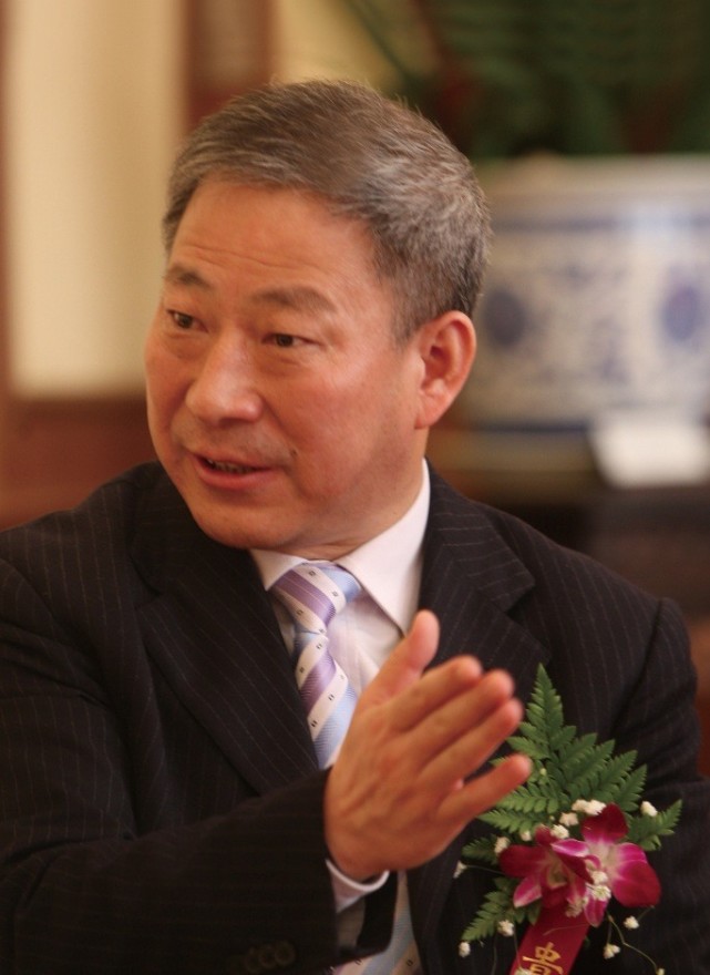 "全球第一狂人"严介和:讽刺莫言只有小学文凭,自称狂人