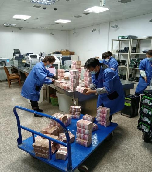 银行金库管库员是怎么过春节的?快来看看_腾讯新闻