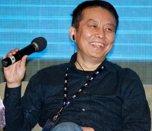 黄建新虽然同为第五代导演,但是却一直以个性独特著称.
