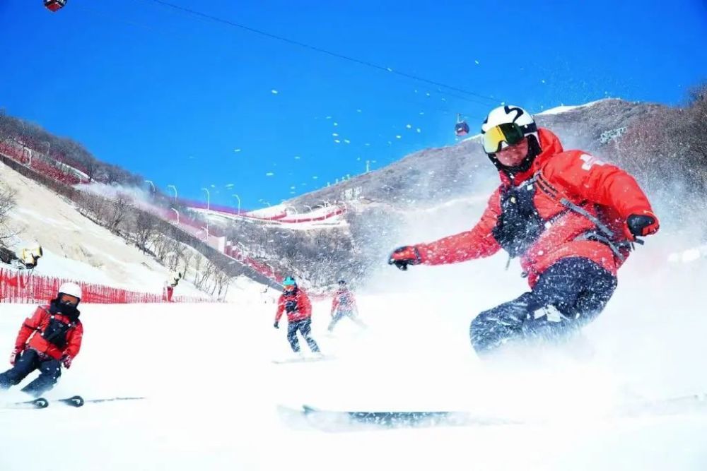 延庆高山滑雪中心那么高如何防止运动员失误跌落悬崖