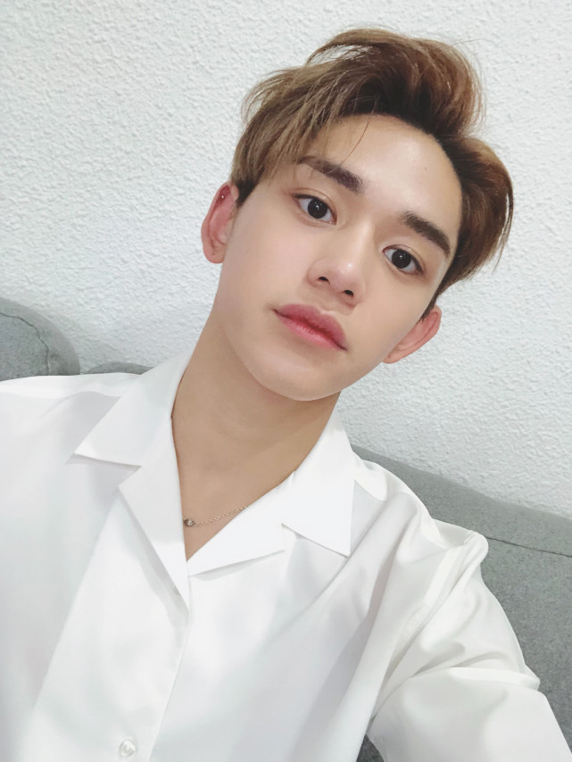 黄旭熙在ins上发风景照想以此试探粉丝口风可惜粉丝并不买单