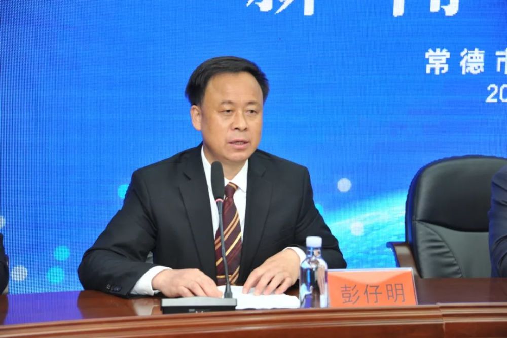 市委宣传部部务委员彭仔明回答提问问题四:据了解,流浪犬扰民问题是我