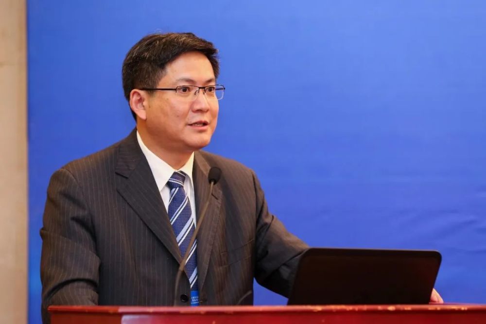 龚维斌坚持人民至上的重大意义