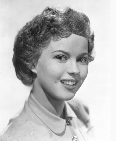 杨紫晒秀兰邓波儿同款发型戴黑框眼镜书卷气浓厚看起来像学生