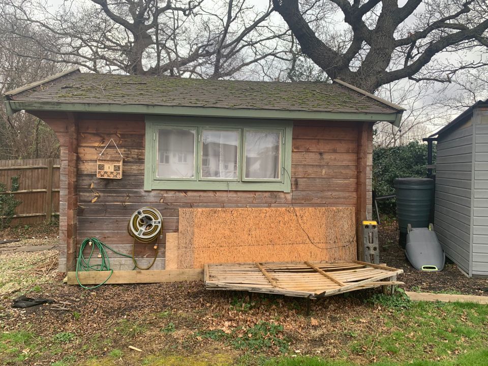 英国一孕妇独居小破屋没有暖气只能挨冻拖了半年政府仍没解决