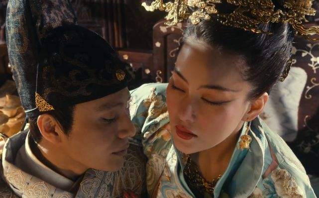 宫女,双方组成名义上的夫妻关系,实际上就是抱团过日子,魏忠贤虽然不