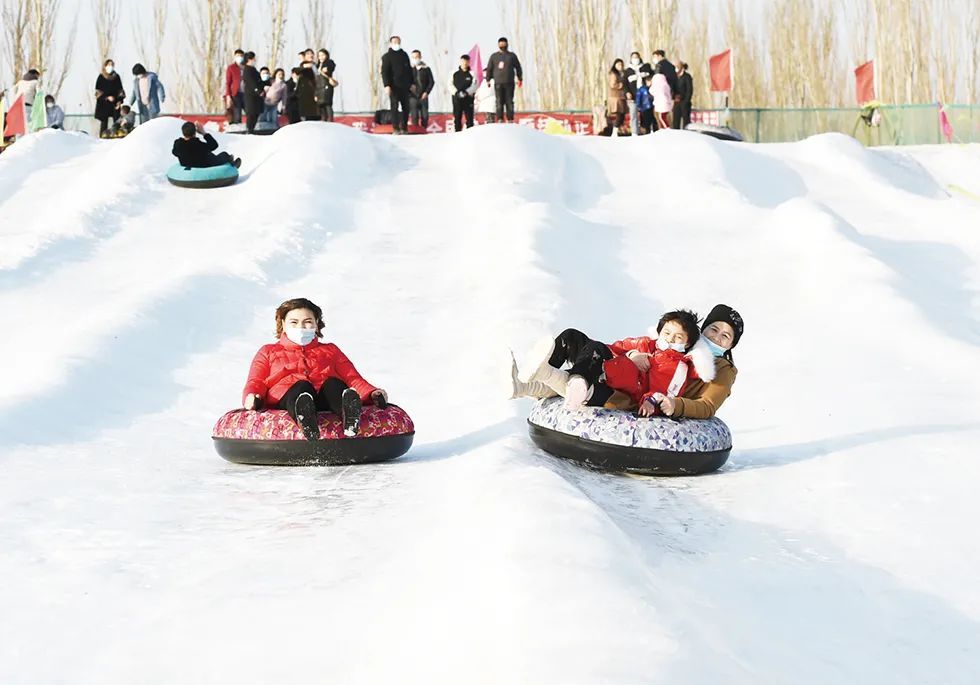 琴辉冰雪游乐园人气爆棚