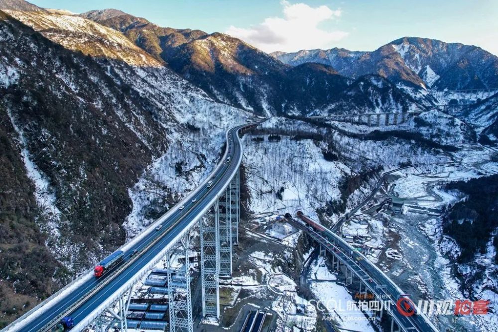 航拍雪后雅西高速天梯云路美轮美奂