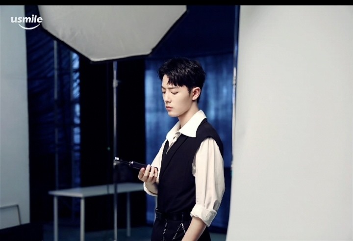 肖战现身usmilef1新品发布会现场状态真好矜贵大帅哥上线