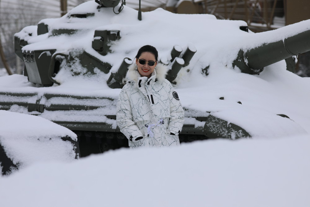 凤凰卫视驻俄罗斯记者站新入列记者尹莉,尹若宁,任飞等将戎装上阵