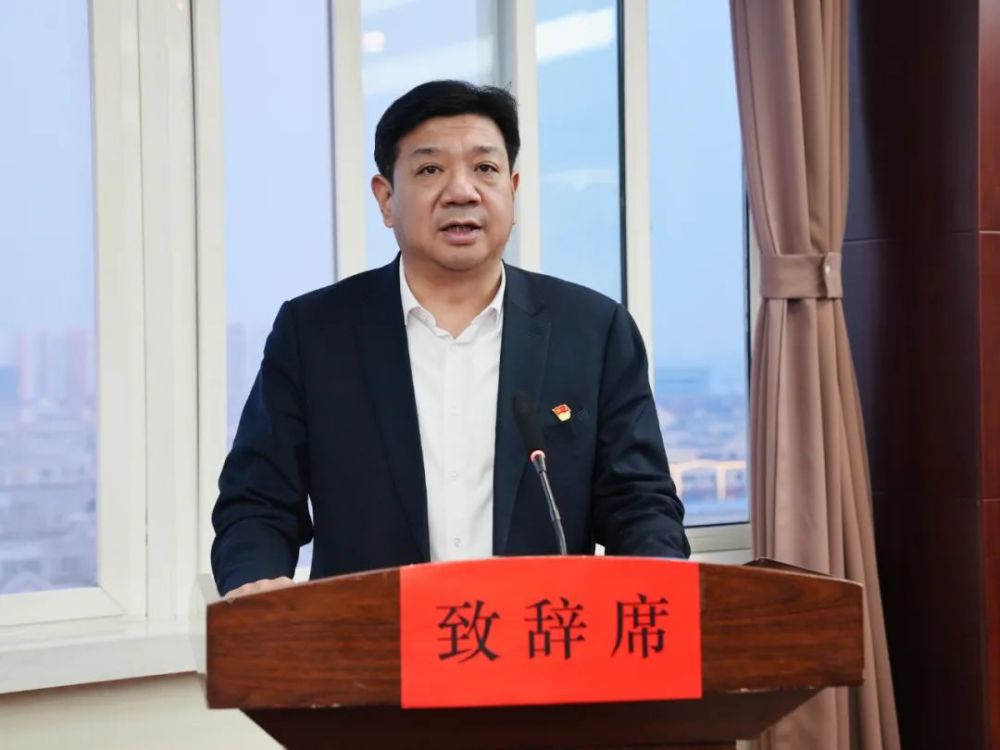 签约仪式上,李春代表县委,县政府对相阳一行的到来表示热烈欢迎,对