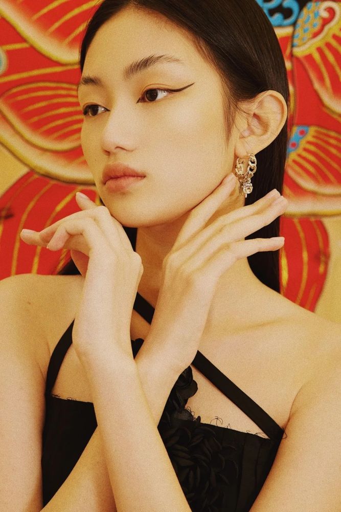 newface刘艺横空出世的dior女孩刚刚启程的时尚冒险