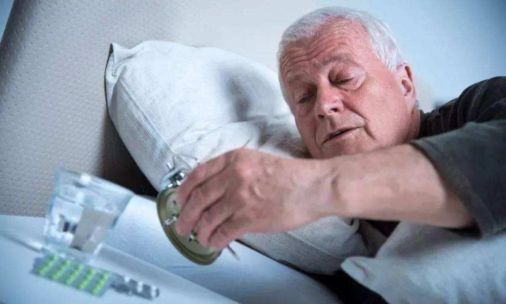 为什么老年人晚上爱频繁起夜告知老人夜尿多3招教您改善