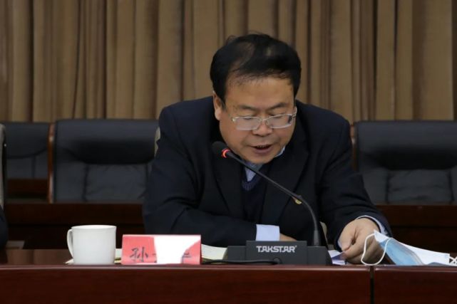 孙景华充分肯定了额济纳旗开展党史学习教育的做法和成效,他指出,按照