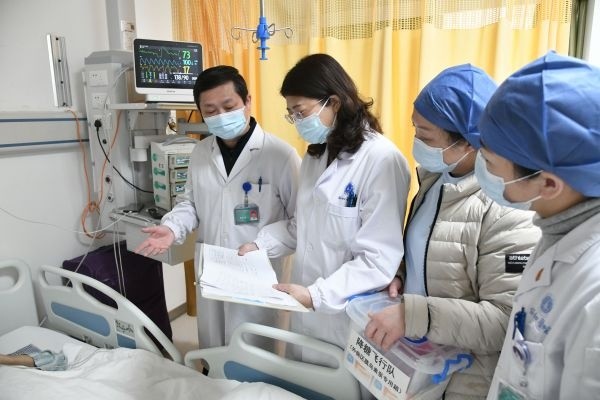 2021年6月,由科主任曾天舒和党支部书记夏文芳带领,协和医院内分泌科