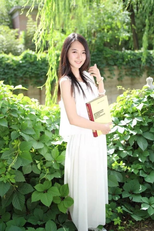 白裙气质校园美女,青春追忆唯美动人