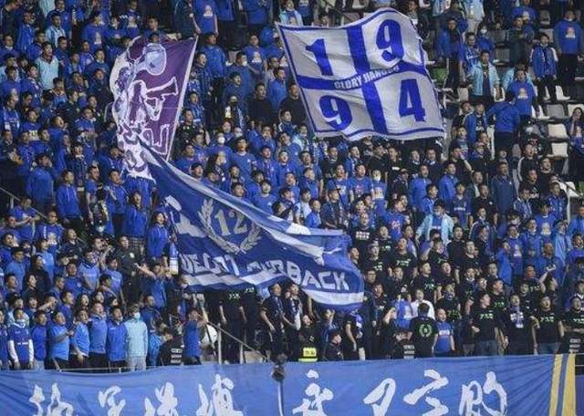 足协 媒体人爆料：足协要给本土球员降薪，中超16家俱乐部都不同意