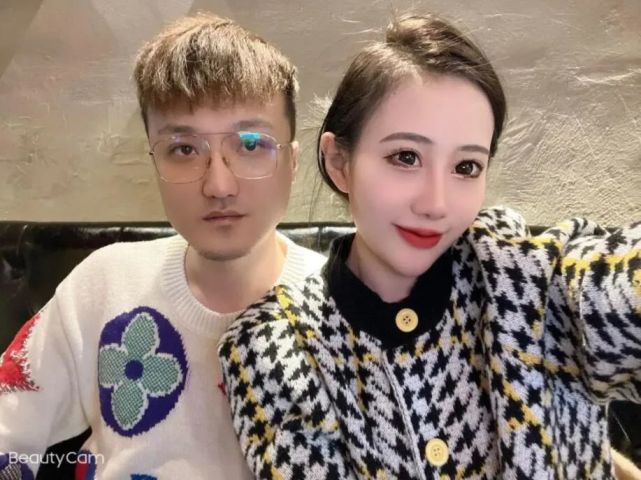 百万锹喜提新女友相识只因一支穿云箭年纪小酷爱牡丹纹身