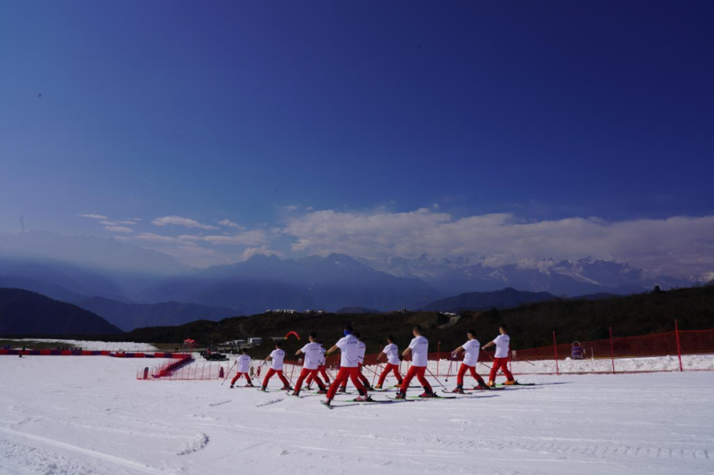 谷爱凌成都训练旱雪场热度飙升15倍 想滑雪吗 周边5大滑雪胜地实用指南送你 腾讯新闻