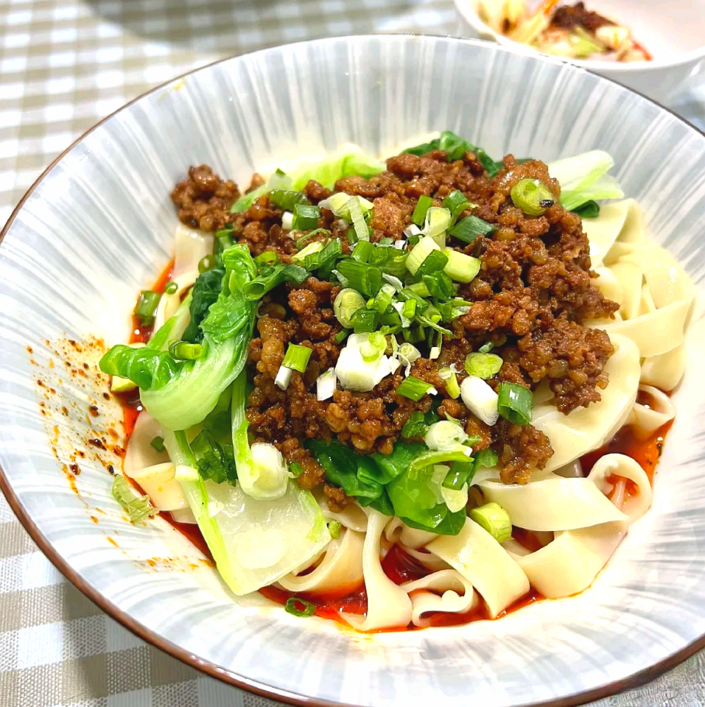 搬家啦成都本地的鬼饮食素椒杂酱宽面15元一碗太巴适