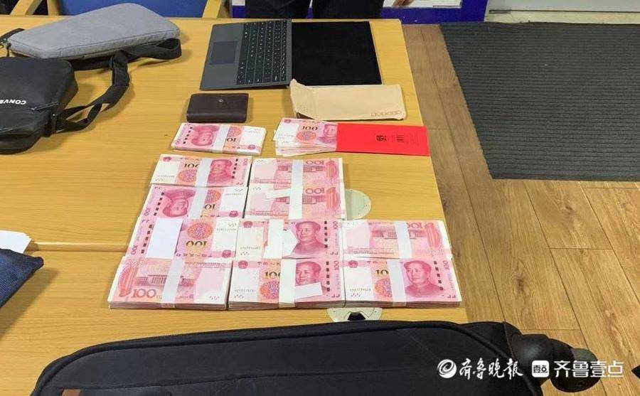 粗心奥迪车主将10万元现金落在停车场烟台开发区警民联手送还