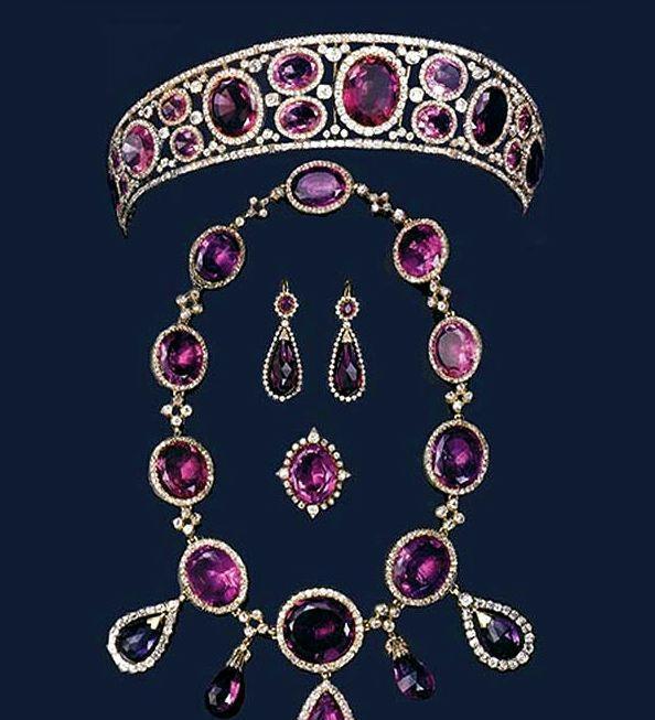王室紫宝石王冠图片