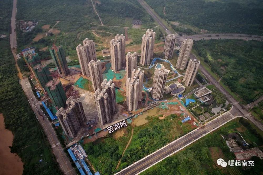 南充蓝润这个楼盘因疫情延迟交房但目前仍处于停工状态
