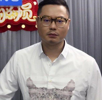 当了12年配角险些被开心麻花开除如今演男一号魏翔就成功了