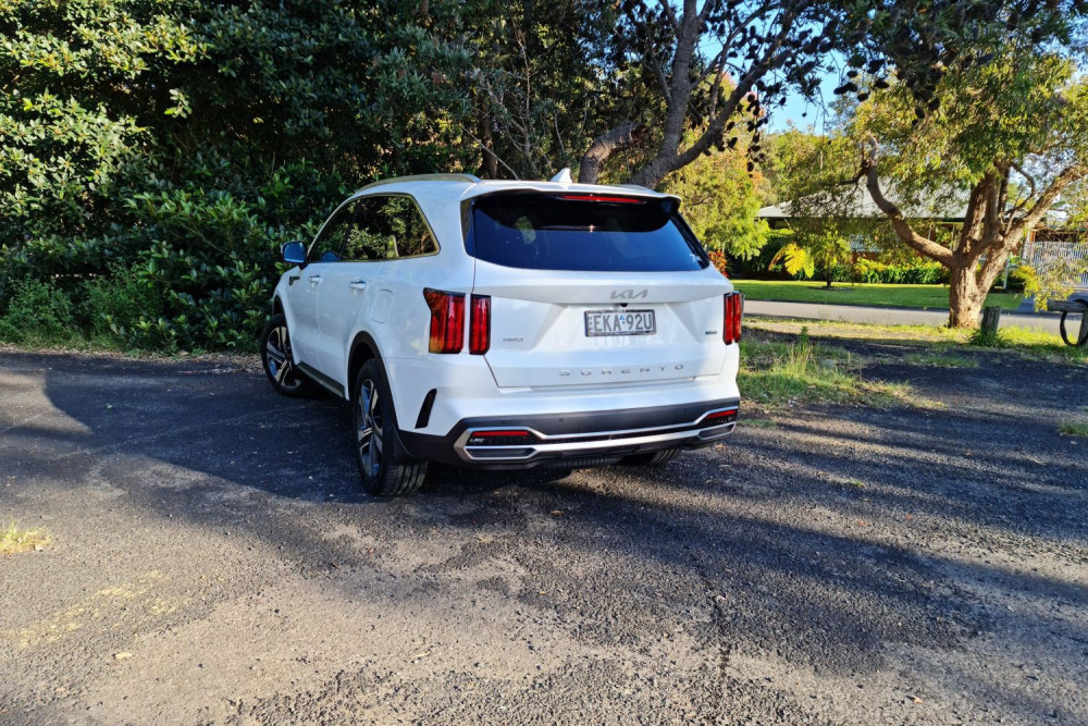 2022款起亞索蘭託sorentogtline插電式混合動力和v6汽油版對比