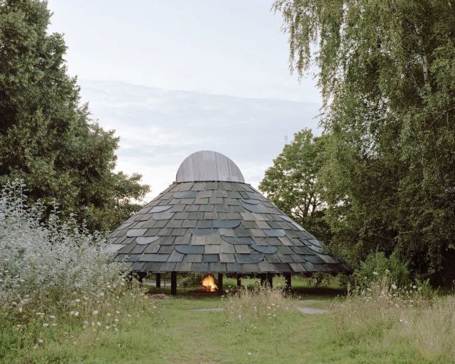 篝火舞會庇護所-moon ra節日小屋/leopold banchini architects