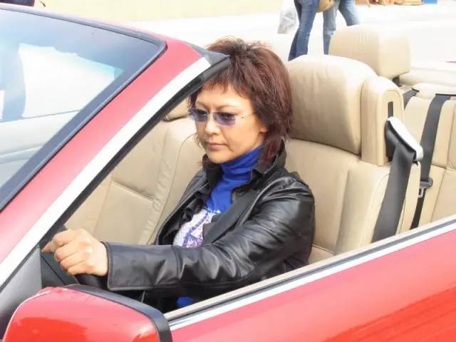 高峰私生子案女主角王纳文,她的出现致使那英与男友分手